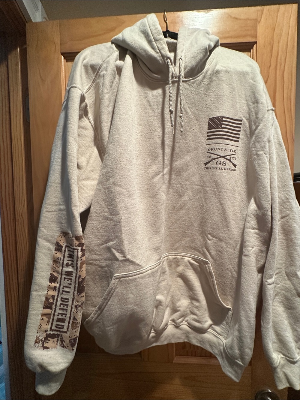 Grunt Style 4X Men's Cream Crewneck Hoodie with Flag Chest Print